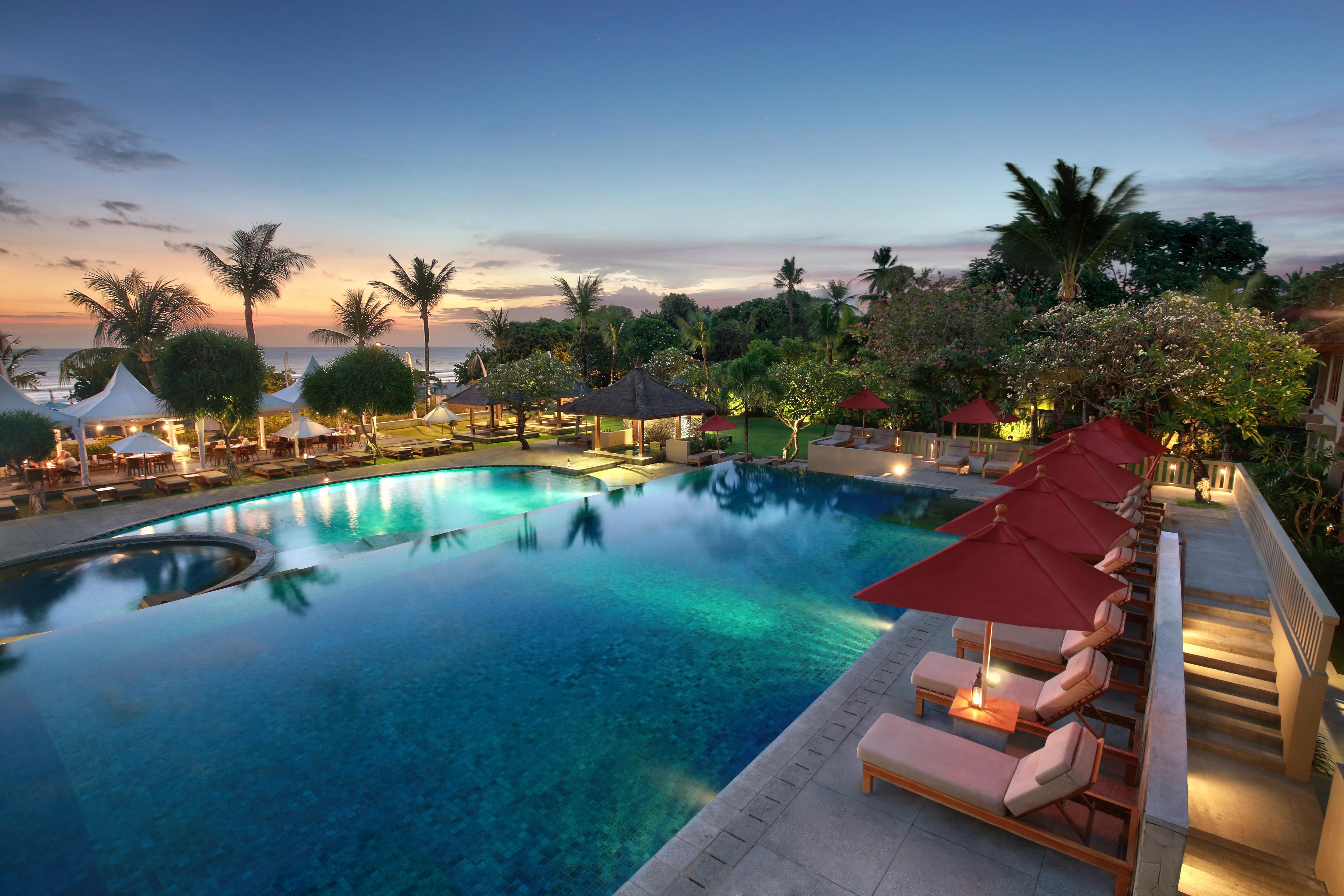 Bali Niksoma Boutique Beach Resort Legian Exteriör bild The pool at the resort