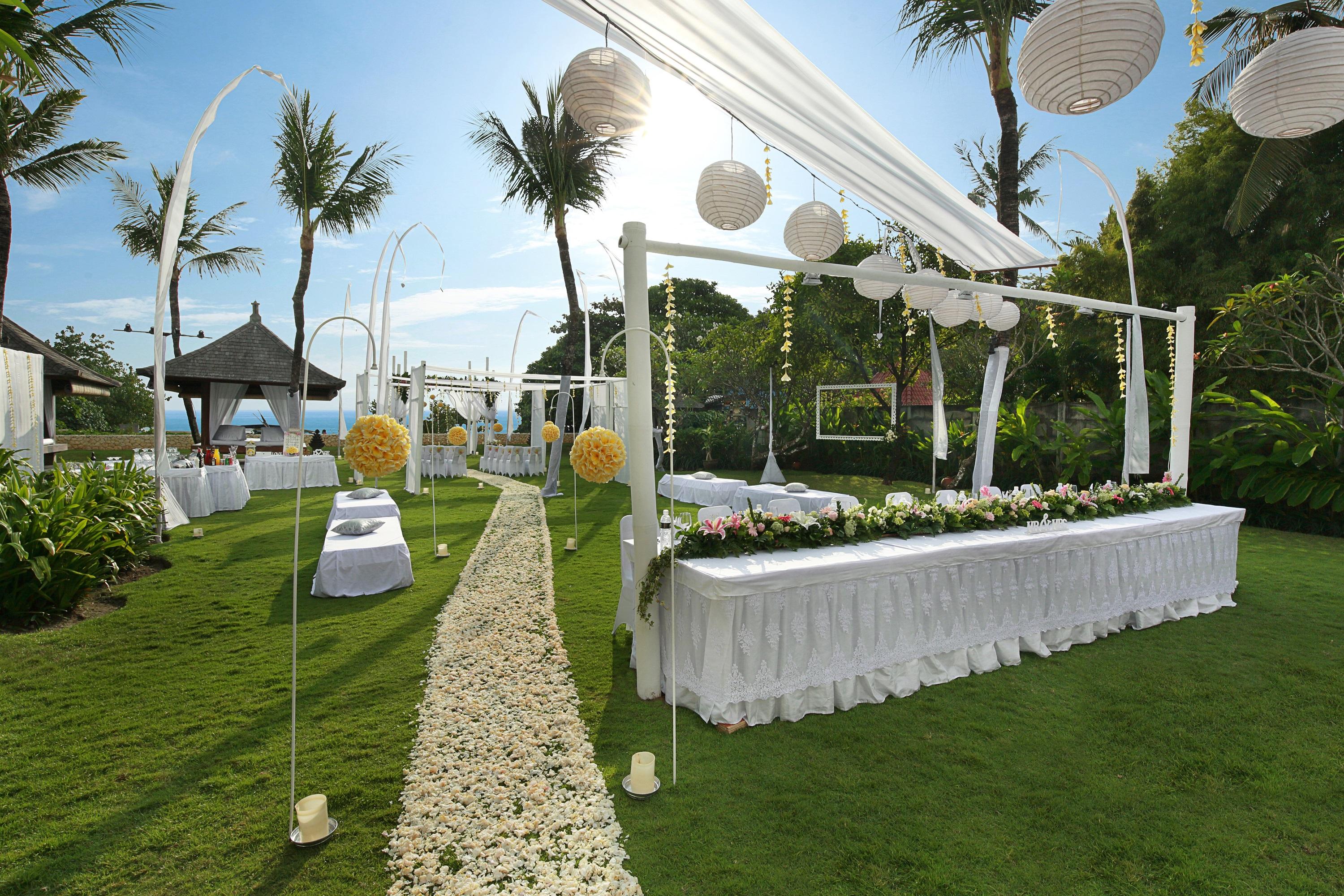 Bali Niksoma Boutique Beach Resort Legian Exteriör bild A wedding reception at a resort in Bali, Indonesia