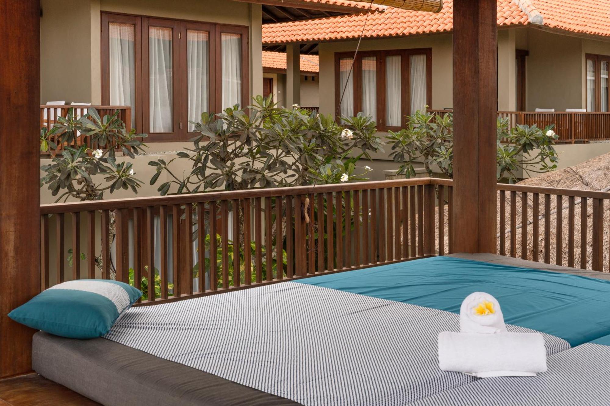 Bali Niksoma Boutique Beach Resort Legian Exteriör bild A massage bed