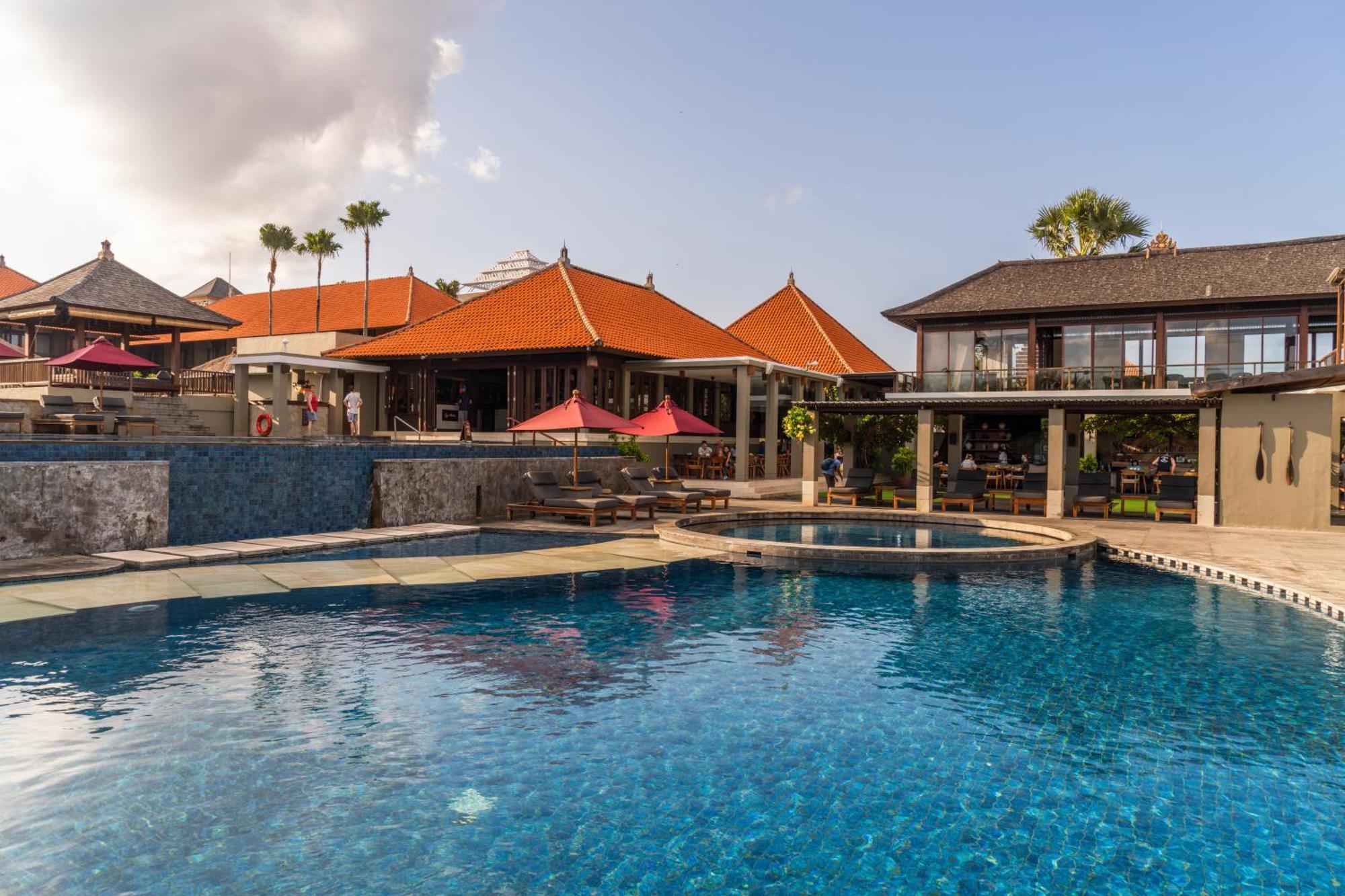 Bali Niksoma Boutique Beach Resort Legian Exteriör bild The resort's swimming pool