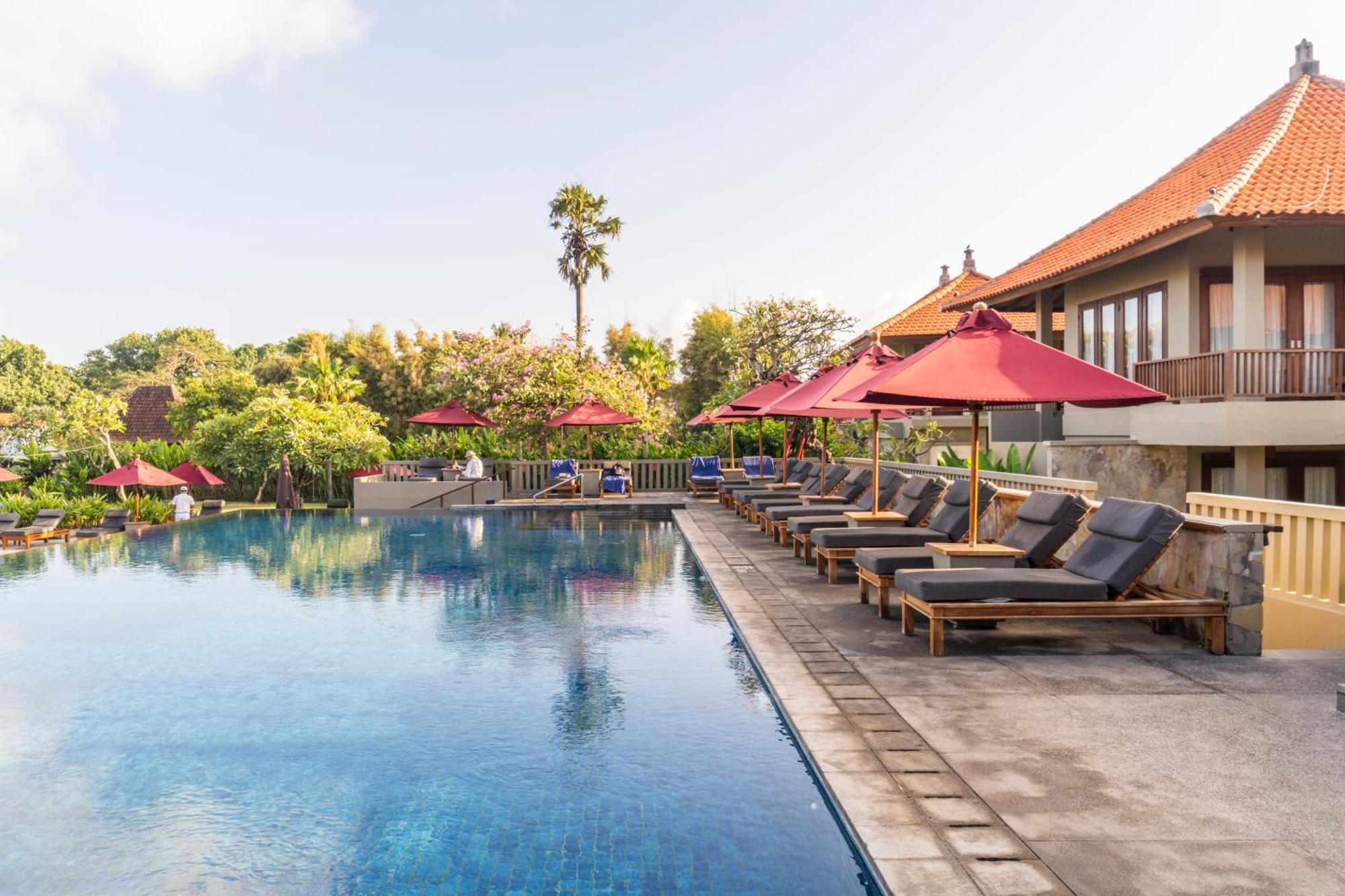 Bali Niksoma Boutique Beach Resort Legian Exteriör bild The swimming pool at the hotel